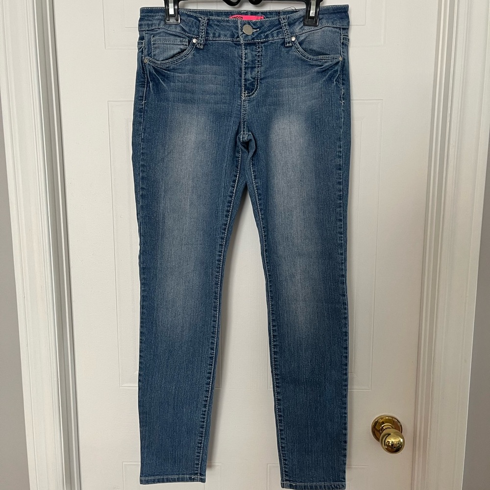 #80- LONDONJEAN Women's Straight Leg Jeans - Medium BlueWaist 17Rise 9Inseam  30